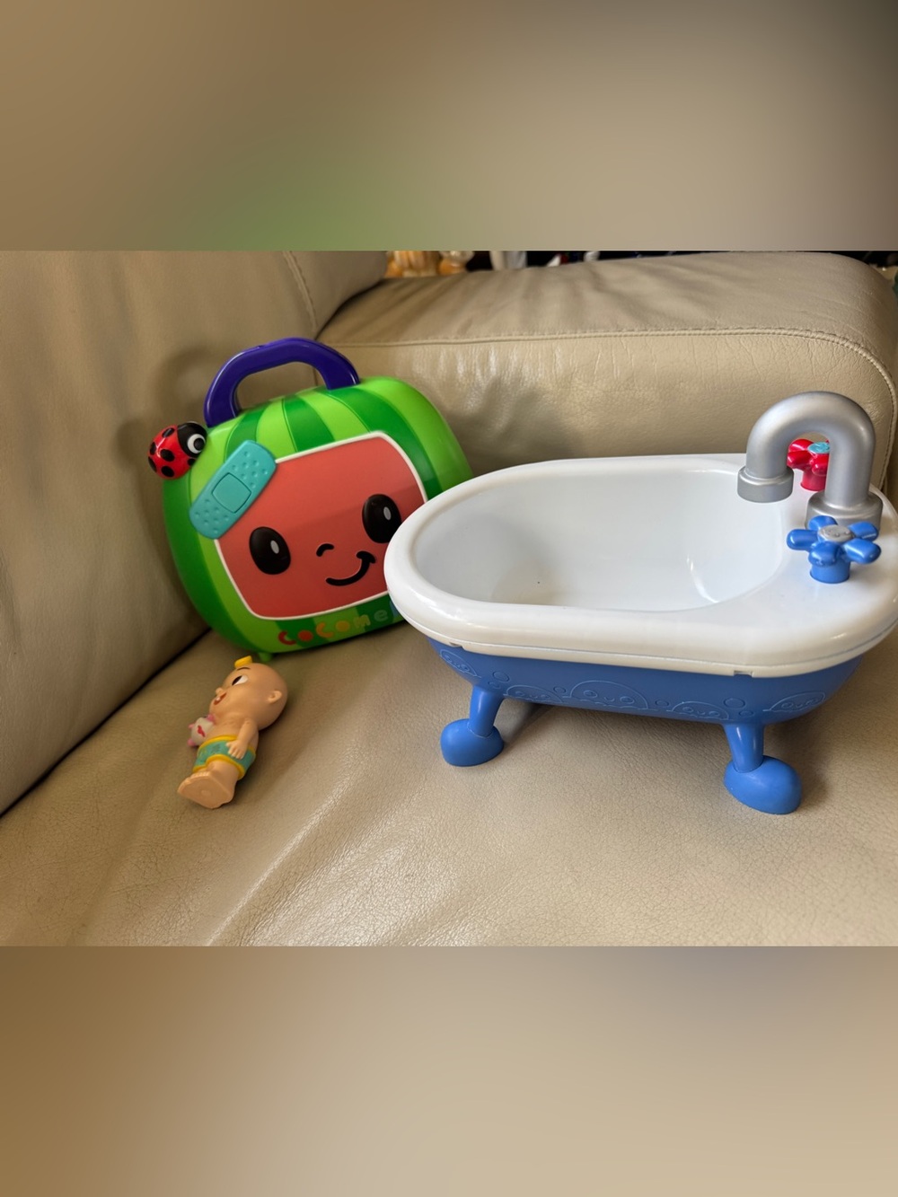 Cocomelon Toys Musical Doctor Kit Case and bathtub kids toy set